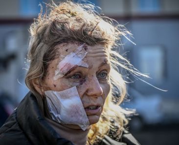 Fotografie ženy byla pořízena při leteckém útoku na Ukrajinu, ne po výbuchu plynu v Rusku v roce 2018 - Featured image