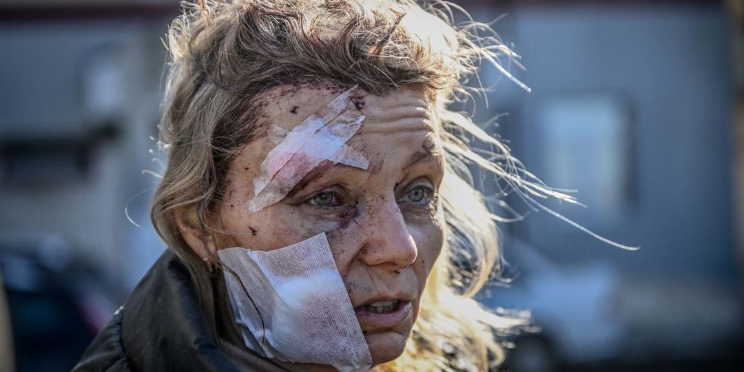 Fotografie ženy byla pořízena při leteckém útoku na Ukrajinu, ne po výbuchu plynu v Rusku v roce 2018 - Featured image