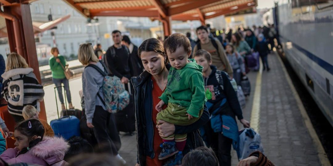 Několik let staré fotografie rozdmýchávají protiuprchlické nálady v kontextu války na Ukrajině - Featured image