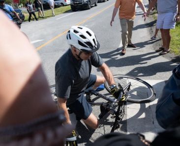 Image does not show authentic Atlantic article about Biden's bike fall - Featured image
