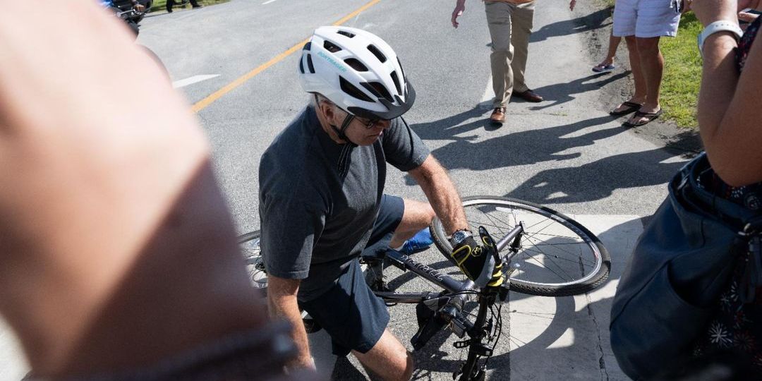 Image does not show authentic Atlantic article about Biden's bike fall - Featured image