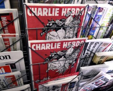 W internecie krąży seria podrobionych okładek francuskiego tygodnika satyrycznego Charlie Hebdo - Featured image