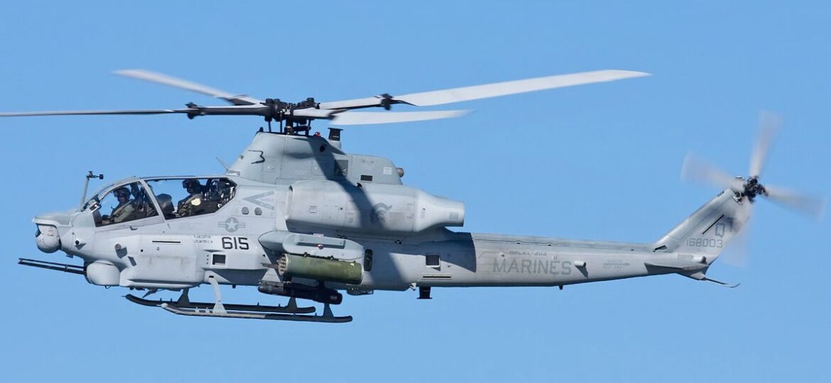 Bell_USMC_AH-1_Viper (1)