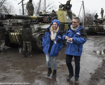 OSCE_SMM_monitoring_the_movement_of_heavy_weaponry_in_eastern_Ukraine_(16111693793)