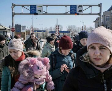 Supporting Ukrainian refugees may cost governments as much as $30 billion in the first year.Credit...Mauricio Lima for The New York Times ------------ March 29, 2022, 11:43 a.m. ETMarch 29, 2022
March 29, 2022 Patricia Cohen
The war is reshaping how Europe’s governments spend.
https://www-nytimes-com.translate.goog/live/2022/03/29/world/ukraine-russia-war?_x_tr_sl=en&_x_tr_tl=vi&_x_tr_hl=vi&_x_tr_pto=op,sc Across the European Union and Britain, Russia’s invasion of Ukraine is reshaping state spending priorities and forcing governments to prepare for threats thought to have been long buried — from a flood of European refugees to the possible use of chemical, biological and even nuclear weapons by a Russian leader who may feel backed into a corner. The result is a sudden reshuffling of budgets as military spending, humanitarian assistance and essentials like agriculture and energy are shoved to the front of the line, with other pressing needs like education and social services likely to be downgraded. Nicolae Ciuca spent a lifetime on the battlefield before being voted in as prime minister of Romania four months ago. Yet even he did not imagine the need to spend millions of dollars for emergency production of iodine pills to help block radiation poisoning in case of a nuclear blast, or to raise military spending by 25 percent in a single year. “We never thought we’d need to go back to the Cold War and consider potassium iodine again,” Mr. Ciuca, a retired general, said through a translator at Victoria Palace, the government’s headquarters in Bucharest. “We never expected this kind of war in the 21st century.” The most significant shift is in military spending. Germany’s turnabout is the most dramatic, with Chancellor Olaf Scholz’s promise to raise spending above 2 percent of the country’s economic output, a level not reached in more than three decades. The pledge included an immediate injection of 100 billion euros — $113 billion — into the country’s notoriously threadbare armed forces. As Mr. Scholz put it in a speech last month: “We need planes that fly, ships that sail and soldiers who are optimally equipped.” The commitment is a watershed moment for a country that has sought to leave behind an aggressive military stance that contributed to two devastating world wars.