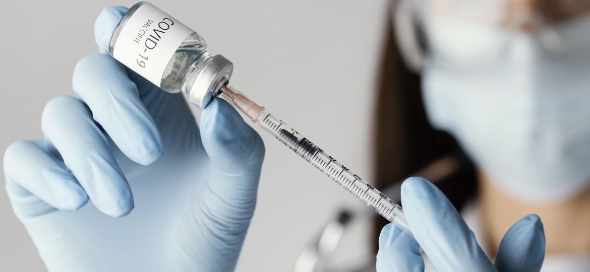 corona-vaccination-health-Hypodermic-needle-liquid-azure-1640975-pxhere.com