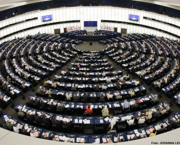 View of the hemicycle of the European Parliament in Strasbourg on July 8, 2008 during the vote session about a law requiring airlines to cap their emissions of CO2 from 2012 and to pay for a portion of the pollution generated. Apart from the four-day monthly plenary sessions, the imposing parliament building in Strasbourg lies empty for 307 days a year and off limits to anyone but security guards, maintenance workers and guided tours. AFP PHOTO JOHANNA LEGUERRE (Photo by JOHANNA LEGUERRE / AFP)