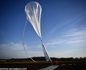 Staff at the Centre National d'Etudes Spatiales (CNES) conduct test take-offs of a Ballon Stratospherique Ouvert (BSO), capable to fly up to an altitude of 40 kms for several days and carrying in baskets various space observation devices as well as high atmosphere data (wind, greenhouse gas, etc) measuring tools, at the CNES operation centre in Aire-sur-l'Adour, southwestern France, on February 7, 2024. (Photo by Christophe ARCHAMBAULT / AFP)